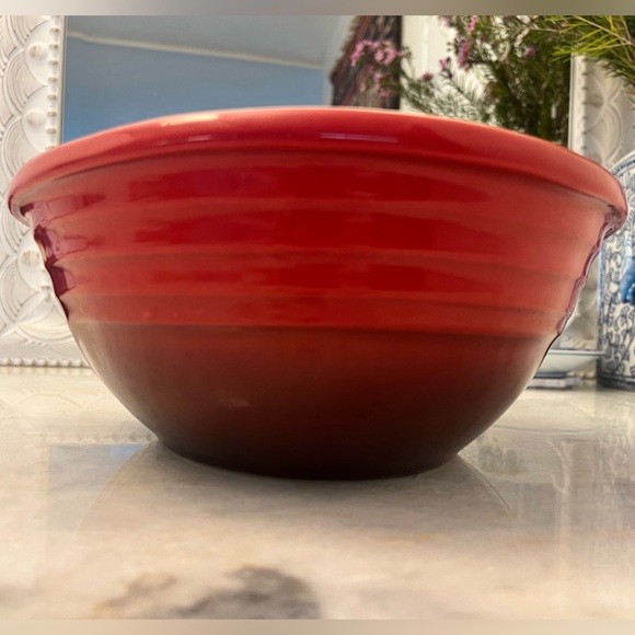 Le Creuset; Oval Serving Bowl, Cerise - Picture 6 of 6